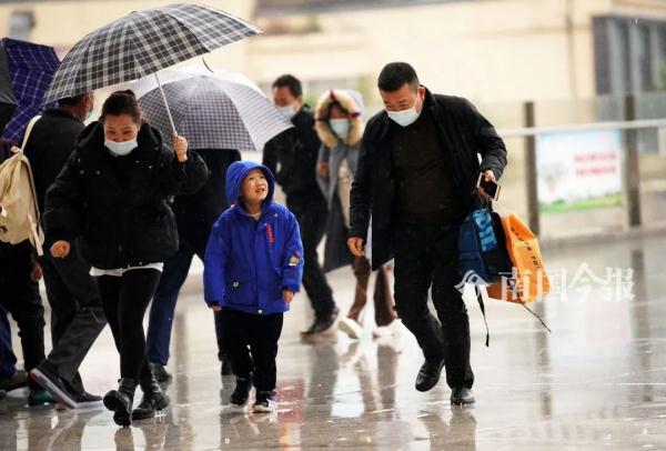 没想到!柳州这两天的雨居然是他们整出来的! 没想到!柳州这两天的雨居然是他们整出来的!