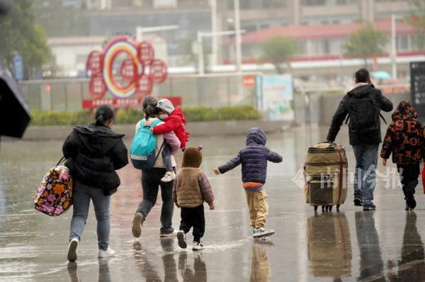没想到!柳州这两天的雨居然是他们整出来的! 没想到!柳州这两天的雨居然是他们整出来的!