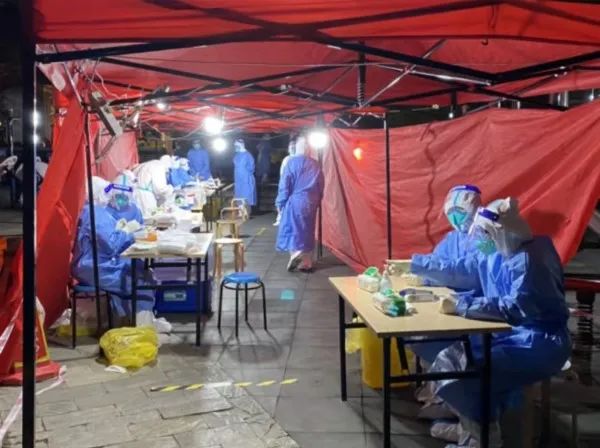 与时间、病毒赛跑,你坚守岗位,我全力配合,这是一场双向奔赴的守护 与时间、病毒赛跑,你坚守岗位,我全力配合,这是一场双向奔赴的守护