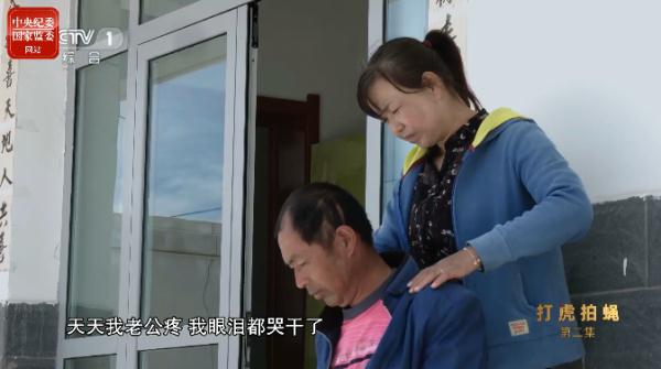 令人发指!低保办主任贪走骨癌女孩的救命钱打麻将 令人发指!低保办主任贪走骨癌女孩的救命钱打麻将