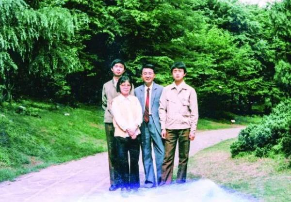 “精神病院里的天才儿子”刷屏！网友看哭：人生艰难，人间美好！