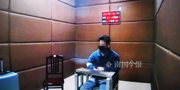 男子在开往柳州的列车厕所里过瘾，一声敲门吓了一跳，结果…
