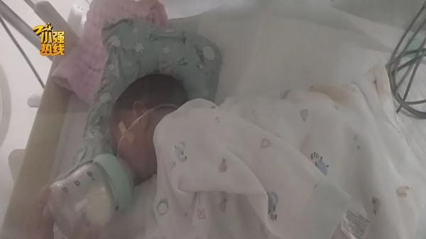 2斤重早产女婴，母亲意外离世，父亲还在服刑，刚满月的她遭遇困境…