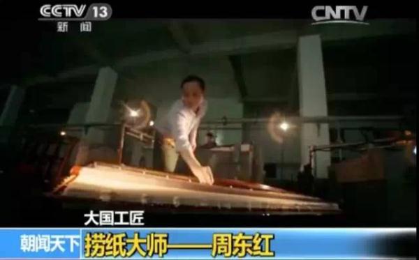 铁路版“最强大脑”！小姐姐一手两支笔，默画全国铁路网！