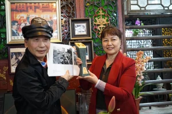 时隔35年，“大姐大”再打“大哥大”