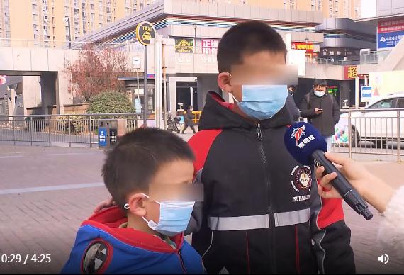 尴尬!上海爷孙仨坐地铁,居然是爷爷丢了…家有老人的都该看看 尴尬!上海爷孙仨坐地铁,居然是爷爷丢了…家有老人的都该看看