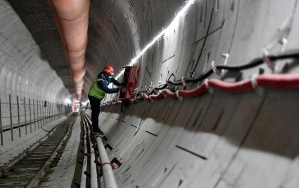 天津地铁11号线一期工程“津拓3号”盾构机顺利穿越海河