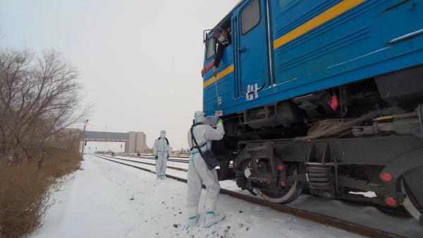 风雪来袭 国门口岸一线民警坚守岗位保通关 风雪来袭 国门口岸一线民警坚守岗位保通关
