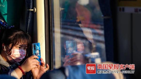 广西仍有40多对绿皮车运行!回家的列车上都是故事…… 广西仍有40多对绿皮车运行!回家的列车上都是故事……