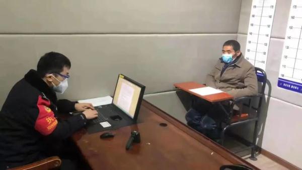 核酸结果未出回家心切，男子翻墙进入郑州火车站……