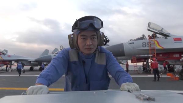 “就是因为它难，才想要挑战！”原来这群青年在航空母舰上是这样……
