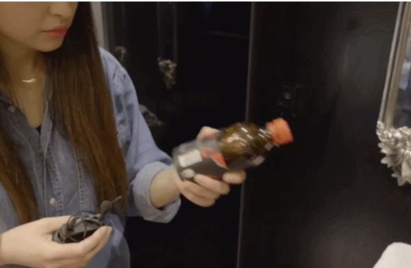 转发收藏！一招测出房间内有没有偷拍摄像头
