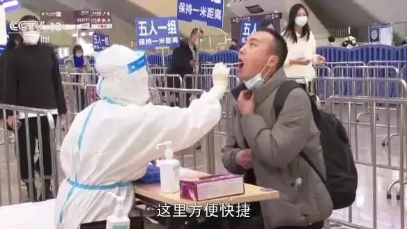初六返程火车票今日开售！你回家的路顺畅吗？直击他们的春节返乡路→
