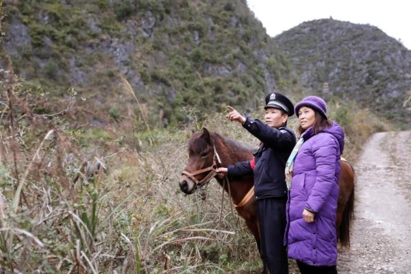 一人一马,大山“骑警”34年守护平安 一人一马,大山“骑警”34年守护平安