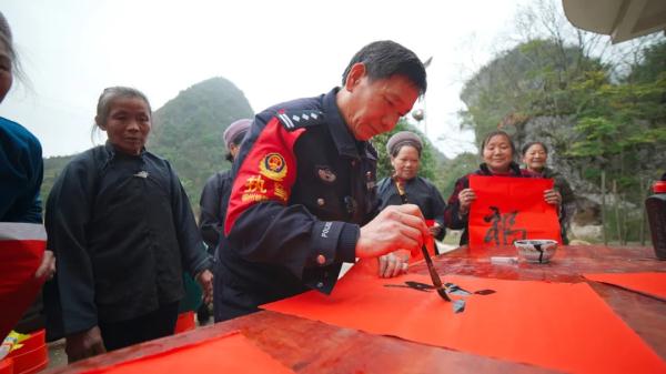 一人一马,大山“骑警”34年守护平安 一人一马,大山“骑警”34年守护平安