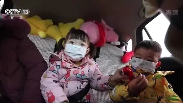 初六返程火车票今日开售！你回家的路顺畅吗？直击他们的春节返乡路→