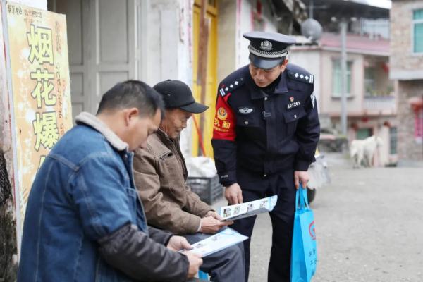 一人一马,大山“骑警”34年守护平安 一人一马,大山“骑警”34年守护平安