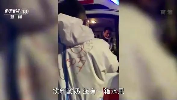 初六返程火车票今日开售！你回家的路顺畅吗？直击他们的春节返乡路→
