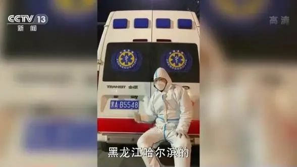初六返程火车票今日开售！你回家的路顺畅吗？直击他们的春节返乡路→