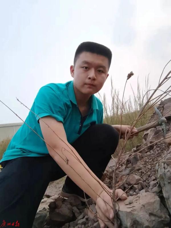 广州初中生“偶然”发现恐龙足迹，广东有恐龙的地方又多了一个