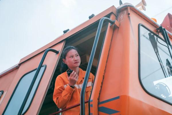 又美又飒！24岁铁路大机女司机已就位！