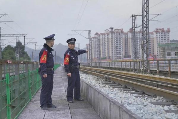 一人一马,大山“骑警”34年守护平安 一人一马,大山“骑警”34年守护平安