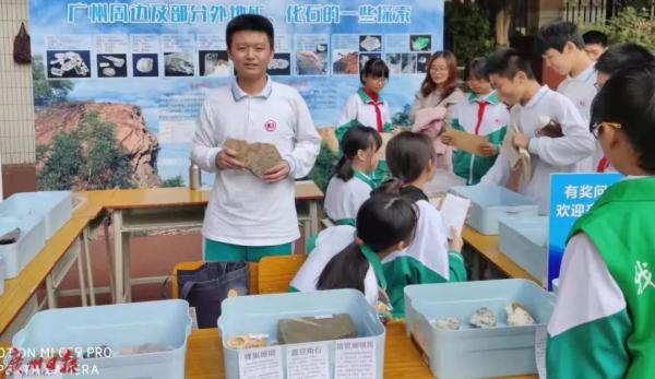 广州初中生“偶然”发现恐龙足迹，广东有恐龙的地方又多了一个