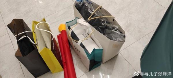 被拐24年的张洋洋，给了痛哭的母亲一个吻