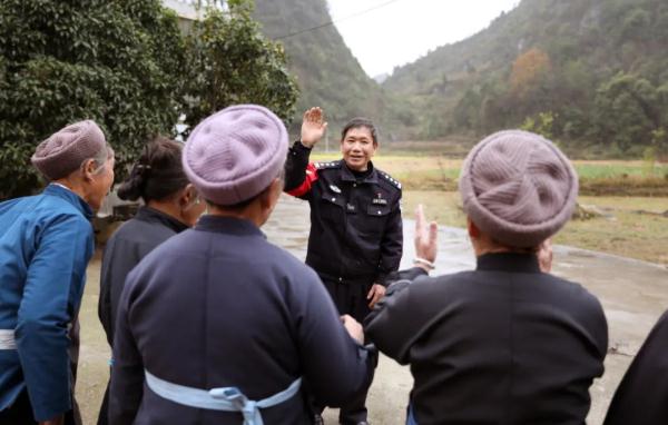 一人一马,大山“骑警”34年守护平安 一人一马,大山“骑警”34年守护平安