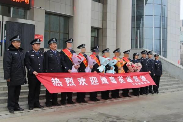 涉毒人员家属暴力抗法，持刀袭警！刑拘！
