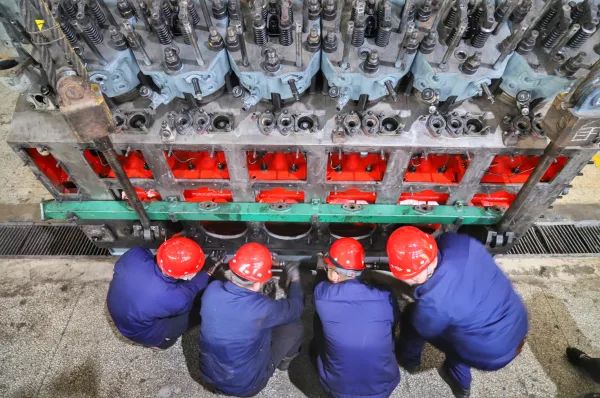 2022新春走基层⑦丨直击春运一线：探秘为火车“做手术”的铁路人