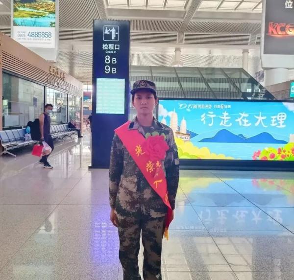 高原女兵丁王英，给张桂梅老师写了一封信