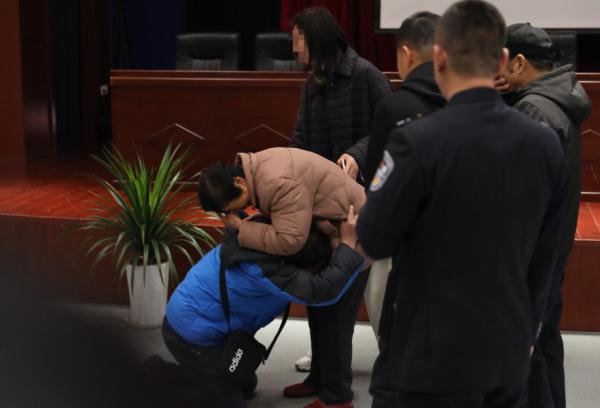 今早这一幕让人泪目！48年了，他终于能喊一句妈妈了