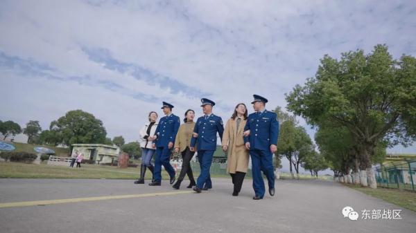 这不巧了么！三姐妹嫁给同一单位的三个军人！