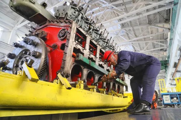 2022新春走基层⑦丨直击春运一线：探秘为火车“做手术”的铁路人
