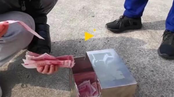 女子私自请消防切开丈夫私房钱罐，网友：对丈夫不尊重