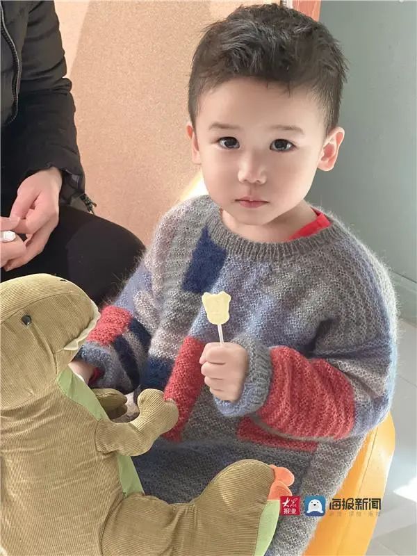 奶奶为孙子织出14000元同款毛衣！