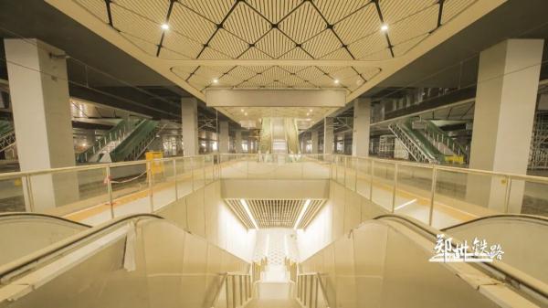 郑州南站挂牌了! 郑州南站挂牌了!