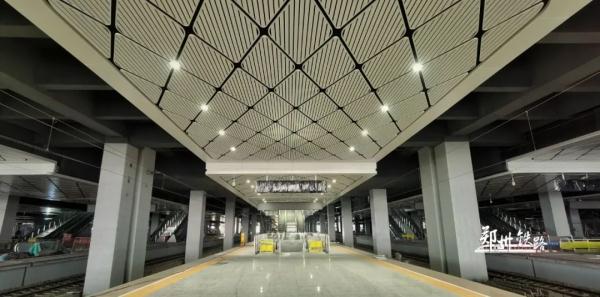 郑州南站挂牌了! 郑州南站挂牌了!