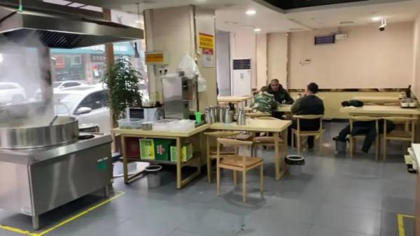 郑州烟火气回来啦！恢复营业第一天，记者探访理发店、早餐店实况