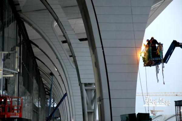 郑州南站挂牌了! 郑州南站挂牌了!