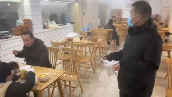 郑州烟火气回来啦！恢复营业第一天，记者探访理发店、早餐店实况