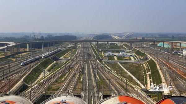 郑州南站挂牌了! 郑州南站挂牌了!