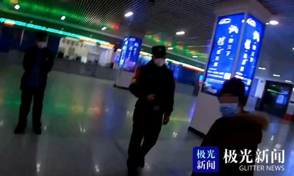 要求民警请喝酒、还得点八个菜！深夜，齐齐哈尔站民警遇到一位“奇怪”的老人……