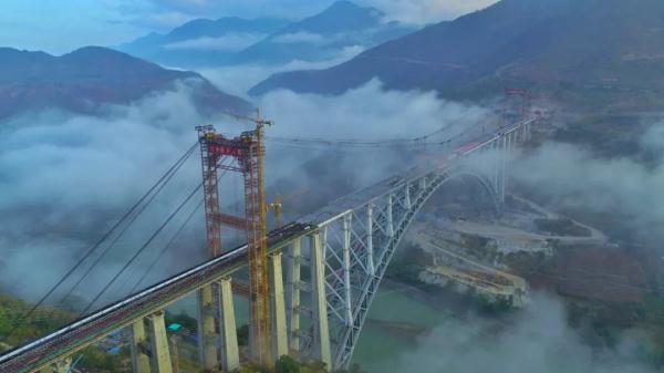 大瑞铁路大保段全线架梁贯通 建成后昆明至瑞丽仅需4小时 大瑞铁路大保段全线架梁贯通 建成后昆明至瑞丽仅需4小时