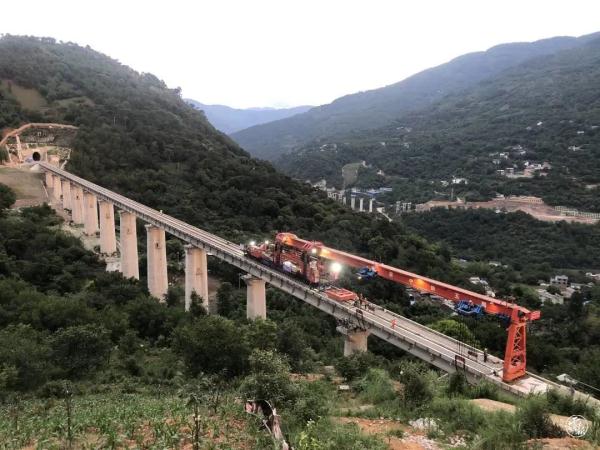 大瑞铁路大保段全线架梁贯通 建成后昆明至瑞丽仅需4小时 大瑞铁路大保段全线架梁贯通 建成后昆明至瑞丽仅需4小时