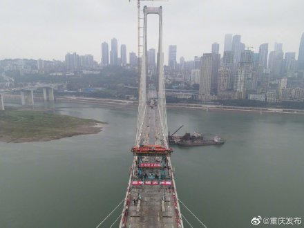 重庆南纪门长江轨道专用桥正式合龙