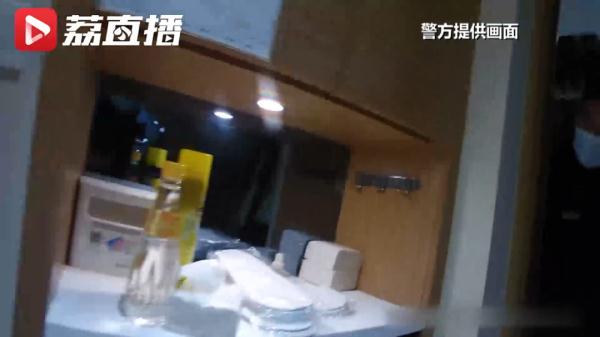 男子报警称手机被抢！没想到双方被警察“一锅端”！