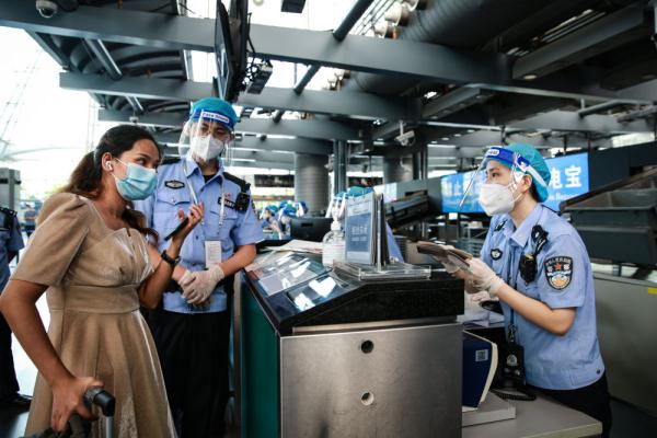 广州边检2021年保障135万余人次安全出入境