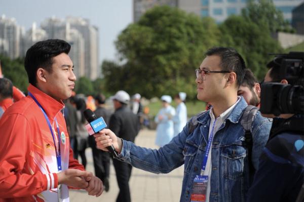 新华全媒+丨“我是外国人，但不是外人”